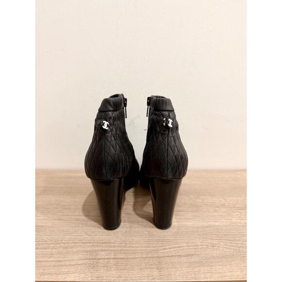 Chanel Leather Block Heel Cap Toe Quilted Ankle Booties Black Women's Size EU 40 - Picture 5 of 9